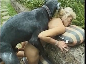 Групповое порно голых зоофилов с собакой